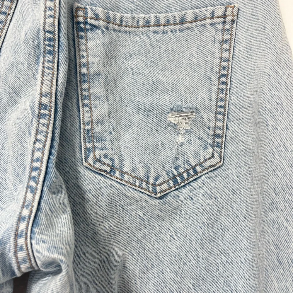 Zara High Rise button fly straight leg distressed denim jeans sz 4